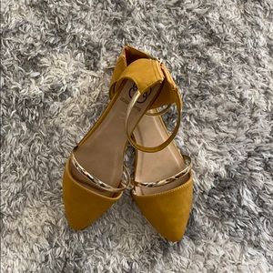 Daisy Fuentes flats.